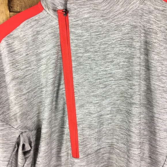 Under Armour ½ Zip loose top size M - Picture 4 of 5